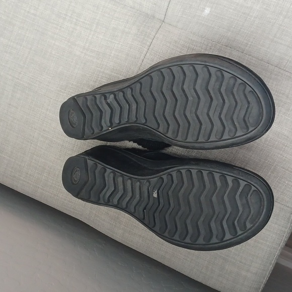 UGG Australia Wedge Heeled Shearling Lined Clogs Black Suede Size 9 - Picture 11 of 15